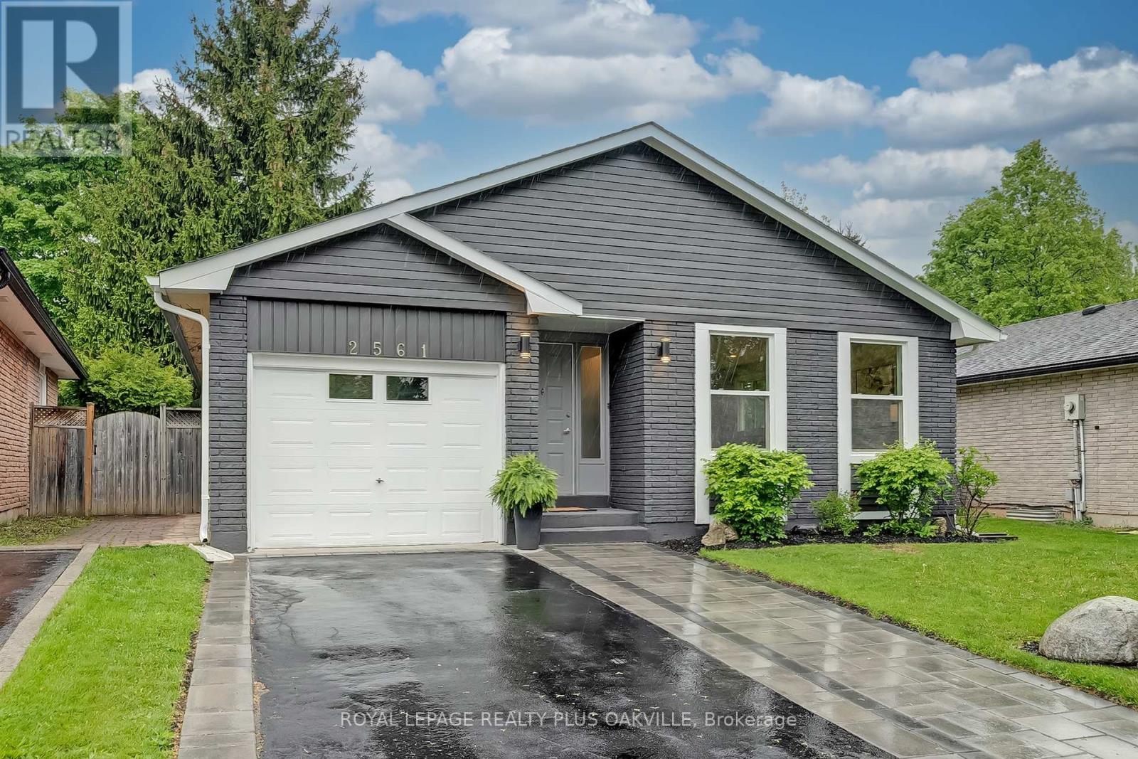 2561 CAVENDISH DRIVE, Burlington, Ontario