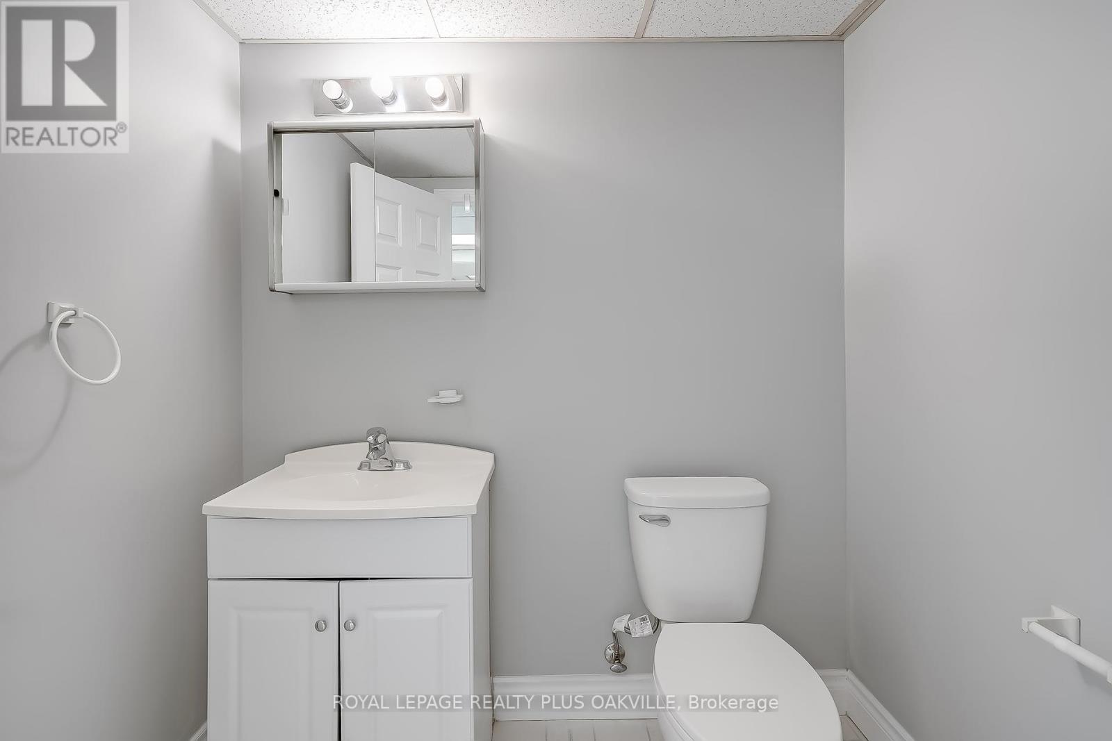 2561 Cavendish Drive, Burlington, Ontario  L7P 4E3 - Photo 20 - W12168637