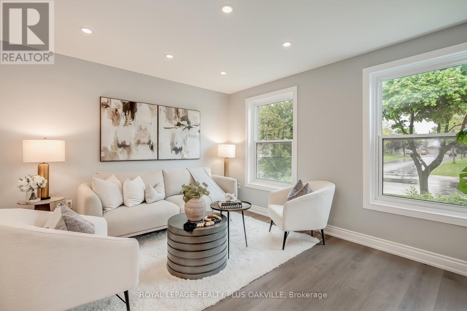 2561 Cavendish Drive, Burlington, Ontario  L7P 4E3 - Photo 4 - W12168637