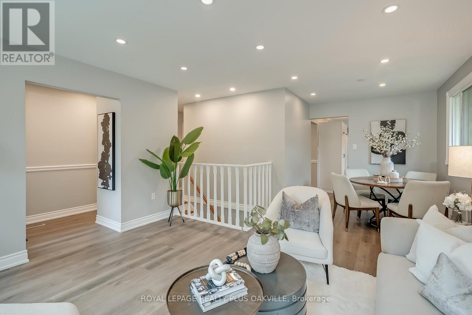 2561 Cavendish Drive, Burlington, Ontario  L7P 4E3 - Photo 6 - W12168637