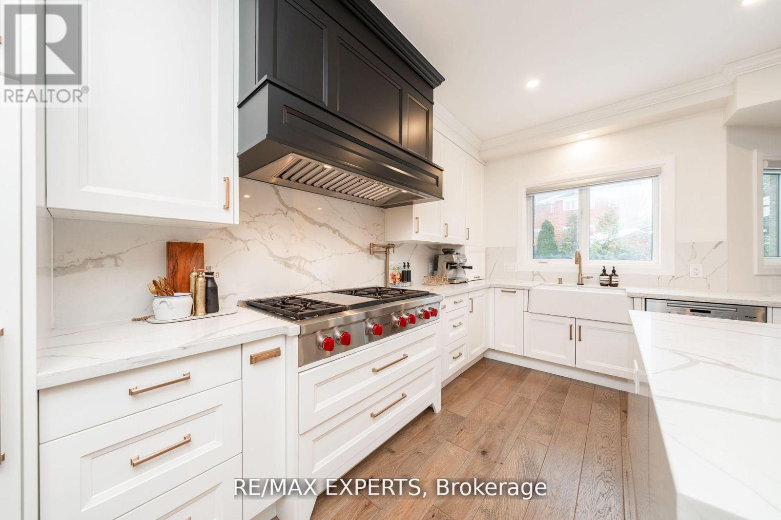5380 Vail Court, Mississauga (Central Erin Mills), Ontario  L5M 6G9 - Photo 11 - W12168755