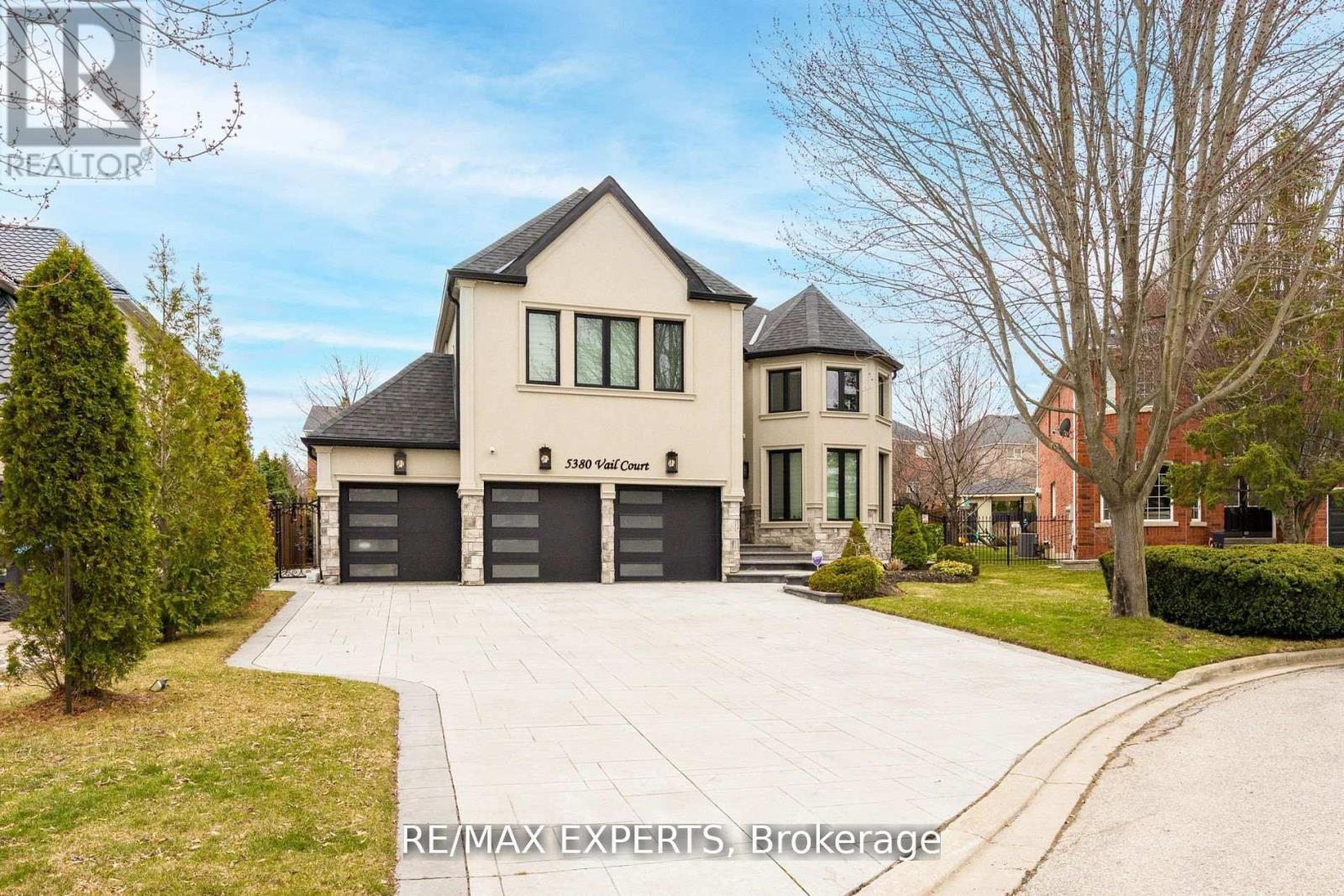 5380 Vail Court, Mississauga, Ontario  L5M 6G9 - Photo 2 - W12168755