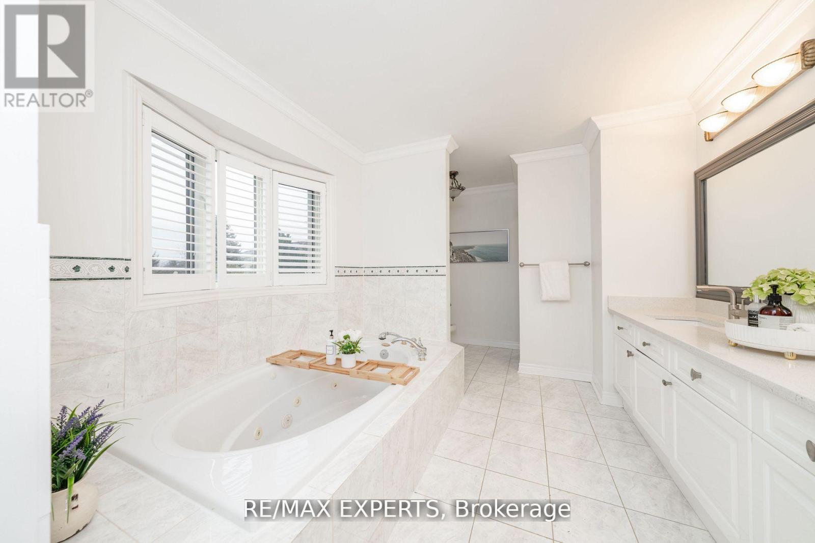 5380 Vail Court, Mississauga, Ontario  L5M 6G9 - Photo 29 - W12168755
