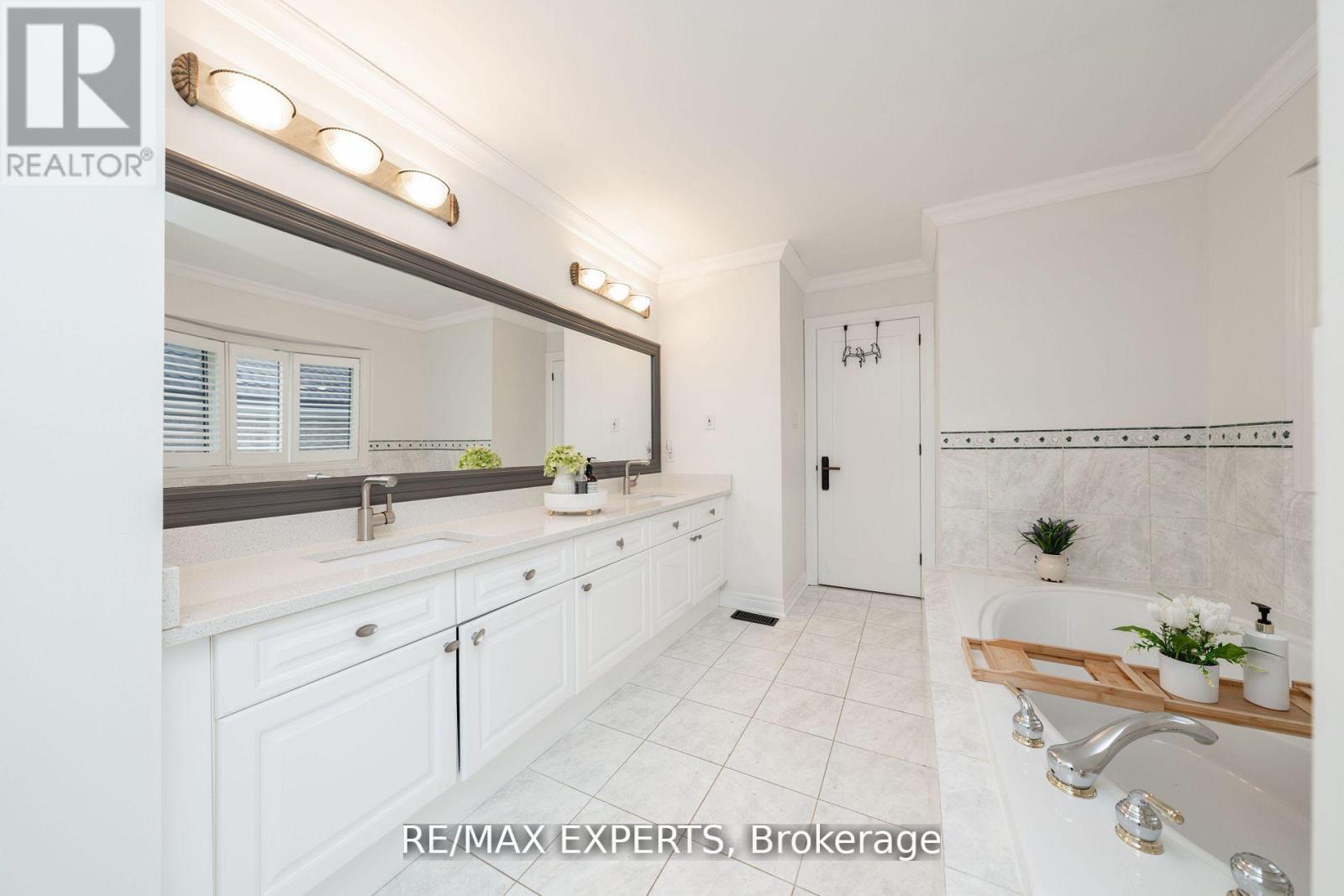 5380 Vail Court, Mississauga, Ontario  L5M 6G9 - Photo 30 - W12168755