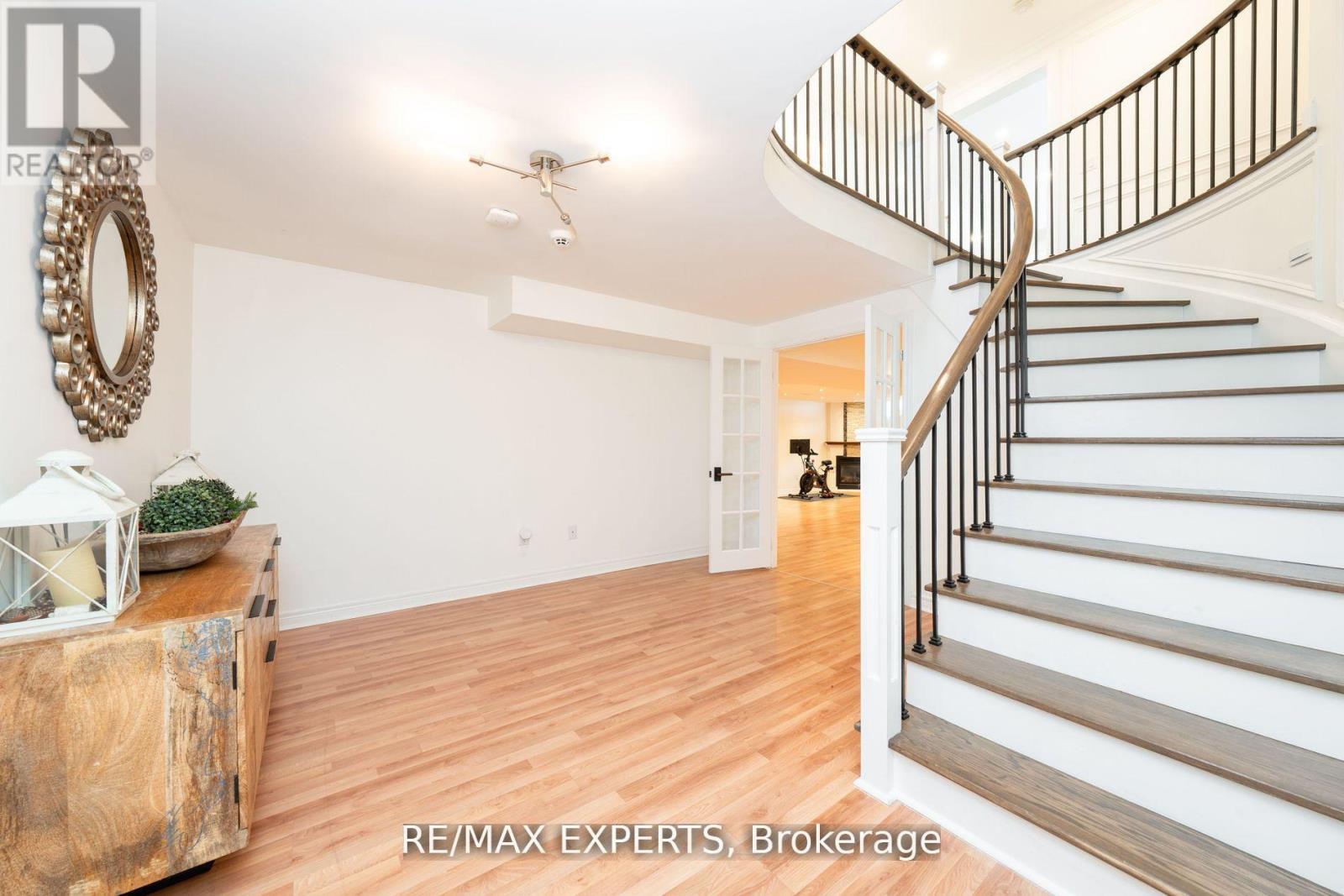 5380 Vail Court, Mississauga, Ontario  L5M 6G9 - Photo 38 - W12168755