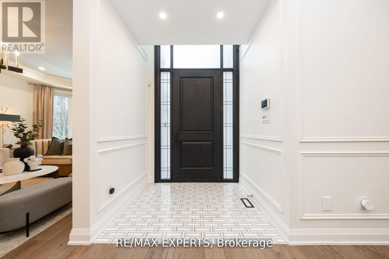 5380 Vail Court, Mississauga, Ontario  L5M 6G9 - Photo 5 - W12168755
