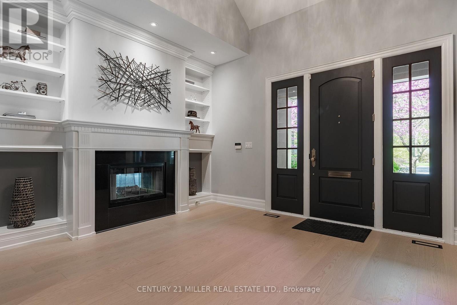 370 Poplar Drive, Oakville, Ontario  L6J 4E4 - Photo 6 - W12168800