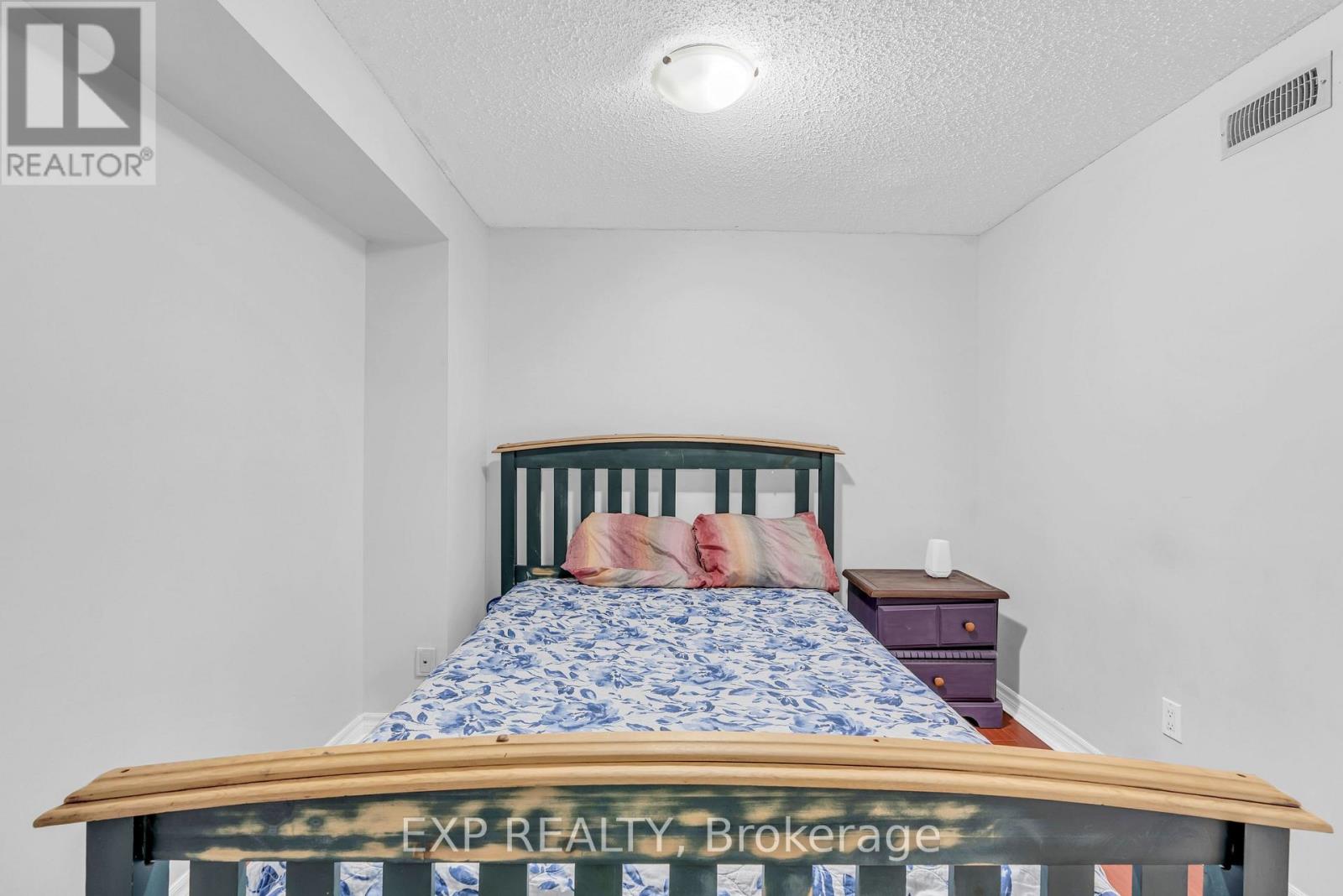 52 Four Seasons Circle, Brampton, Ontario  L7A 2A7 - Photo 33 - W12168807