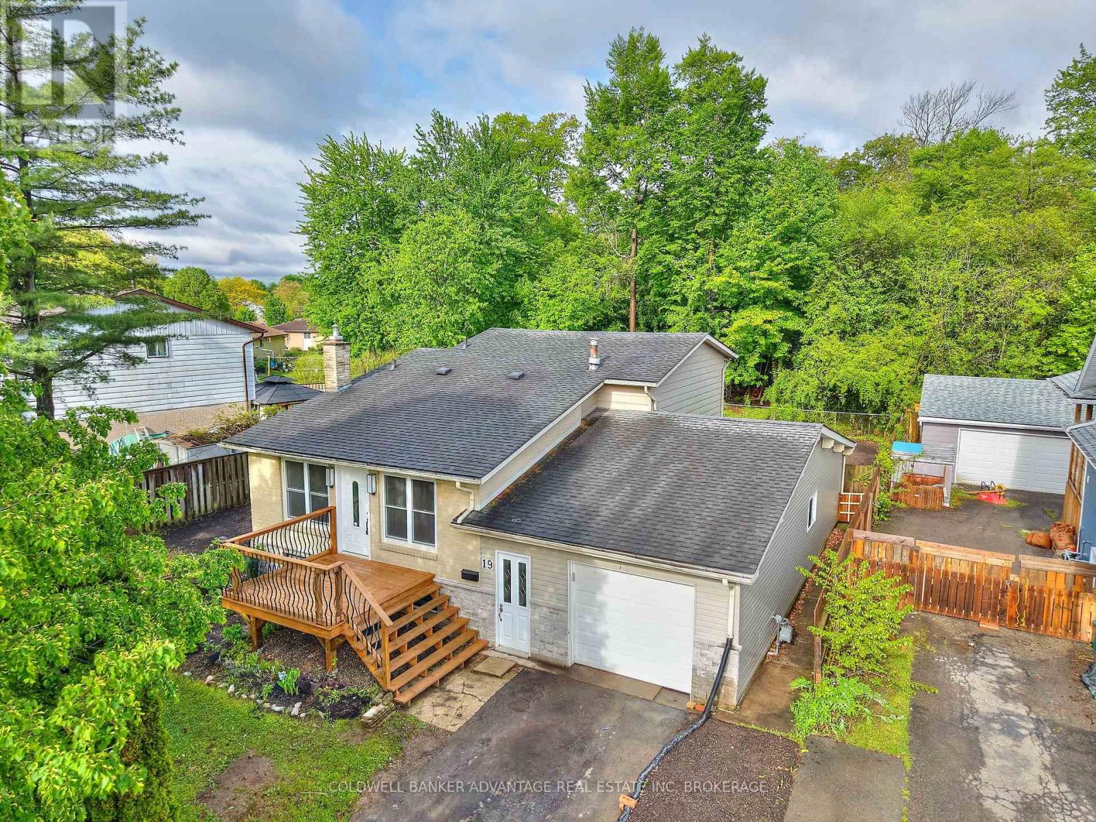 19 Leaside Drive, Welland (N. Welland), Ontario  L3C 6B1 - Photo 2 - X12168931