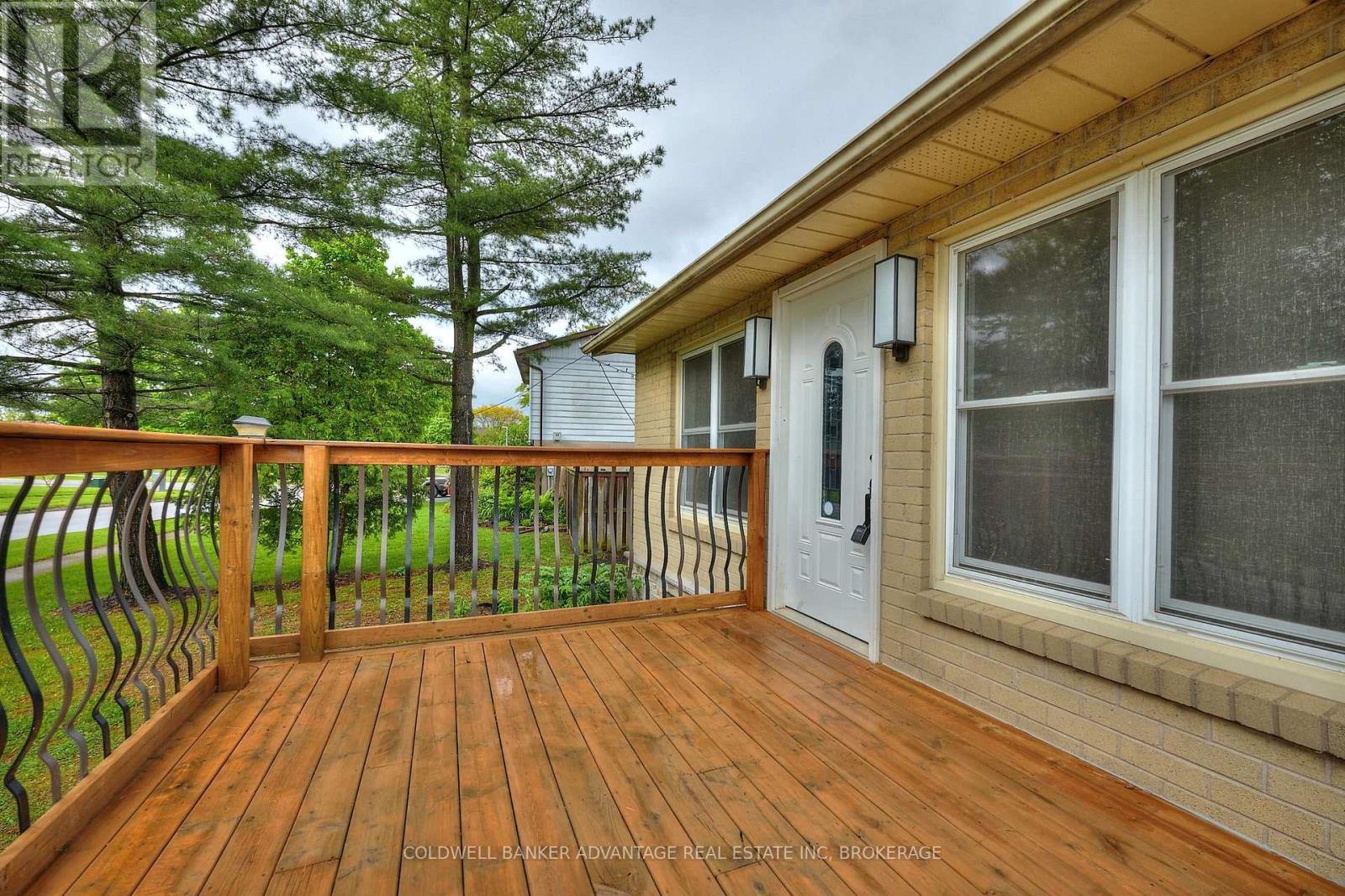 19 Leaside Drive, Welland (N. Welland), Ontario  L3C 6B1 - Photo 4 - X12168931