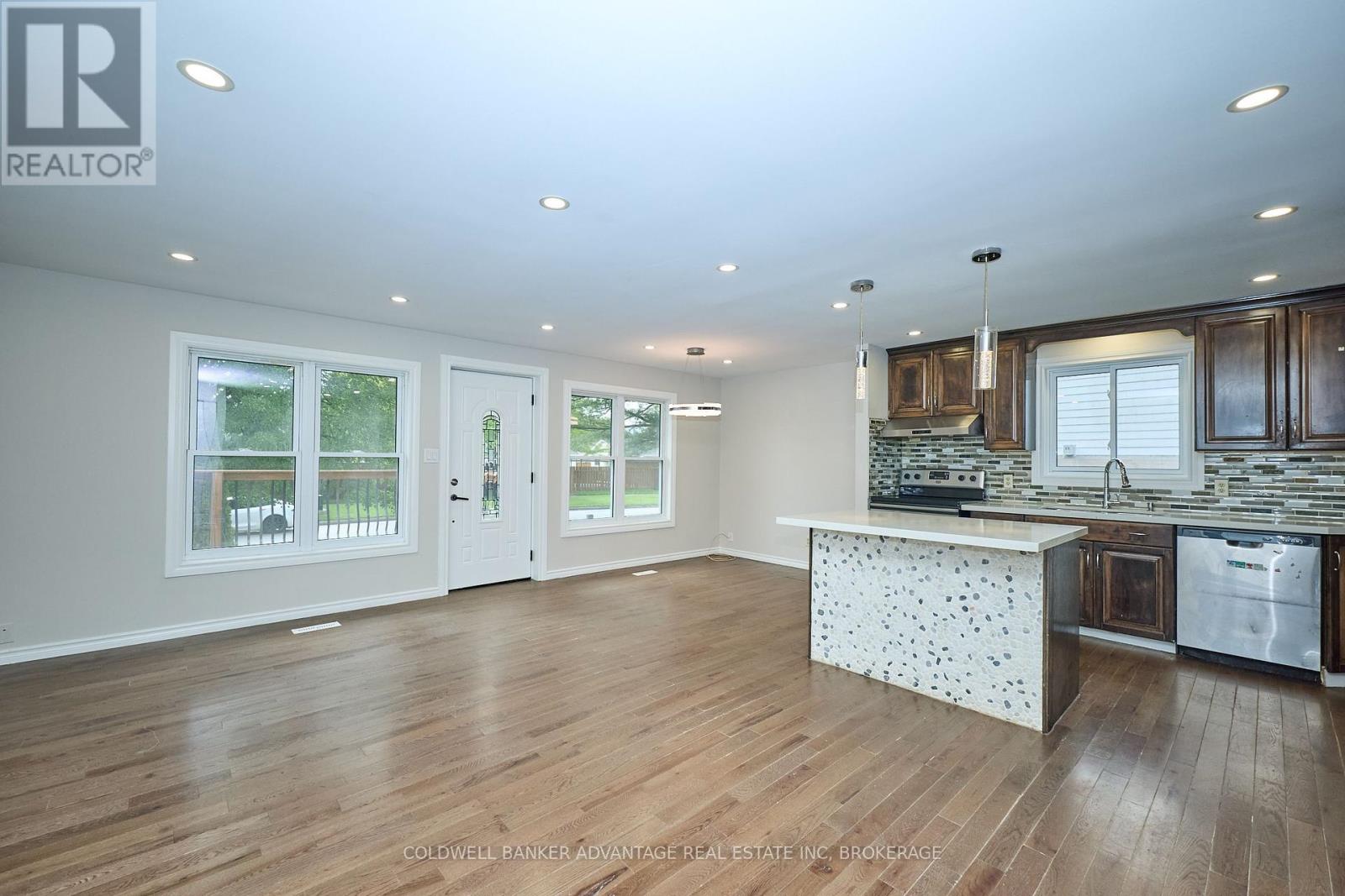 19 Leaside Drive, Welland (N. Welland), Ontario  L3C 6B1 - Photo 5 - X12168931