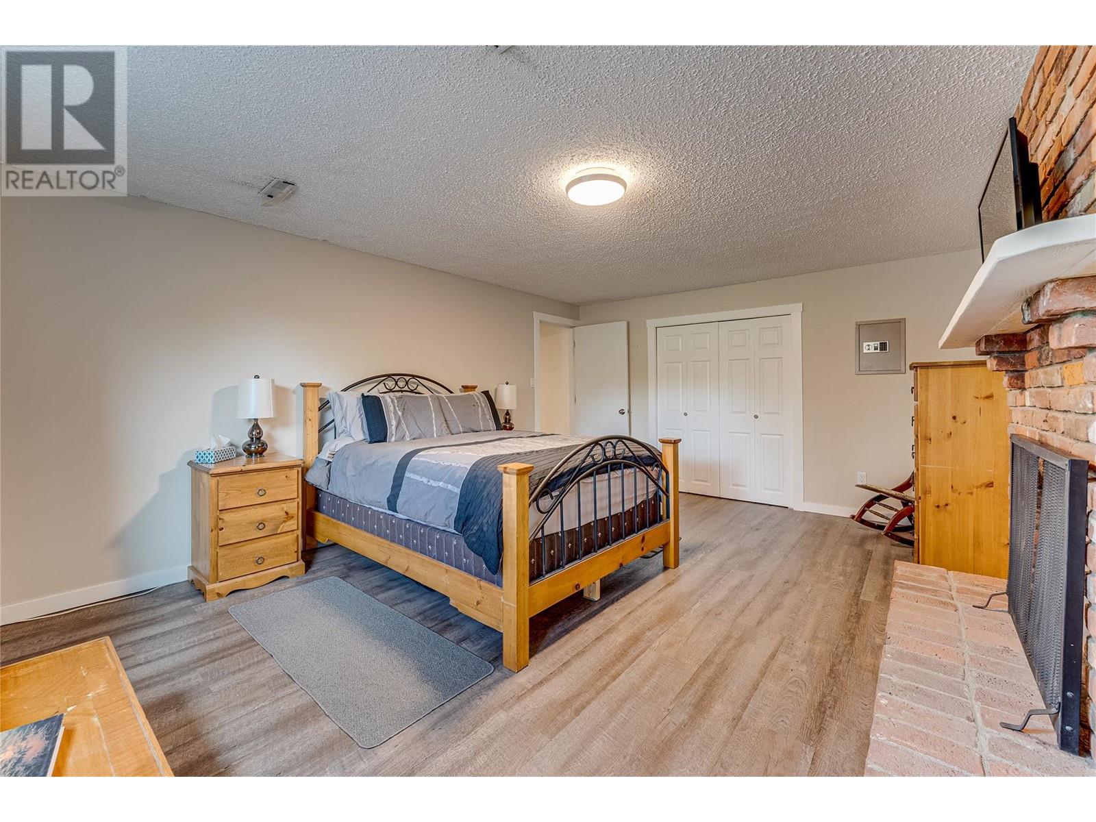 Property at 3911 15 Street image 5