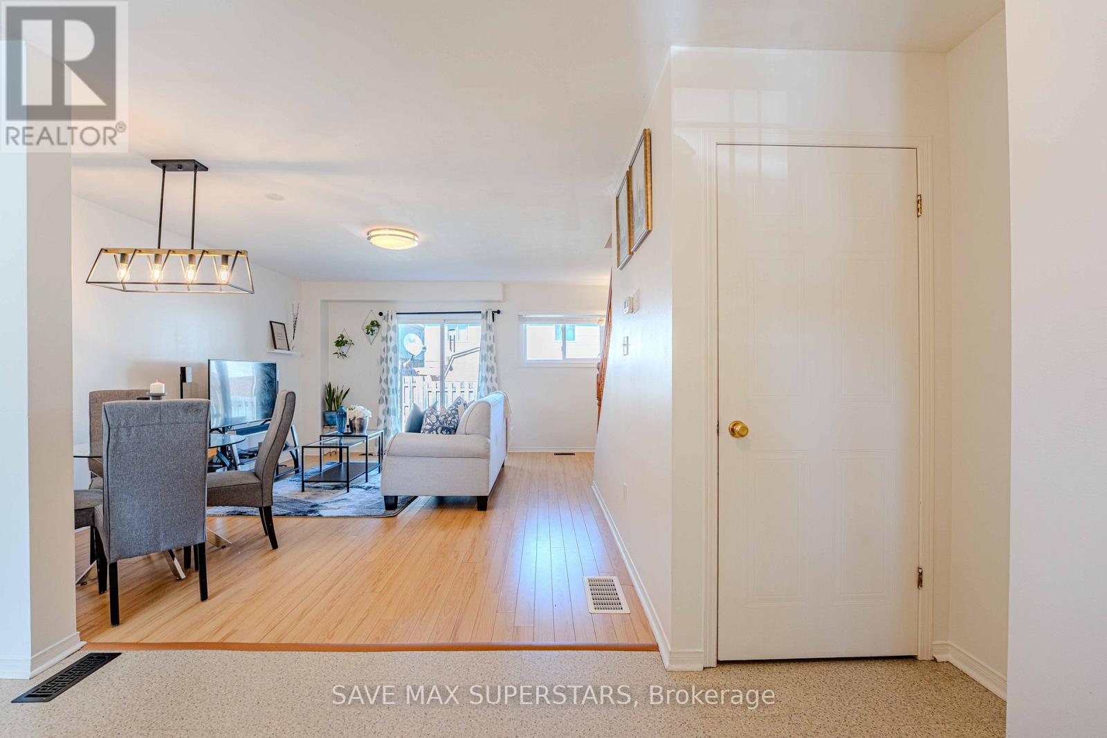 95 - 240 London Road, Guelph, Ontario  N1H 8N8 - Photo 5 - X12168605