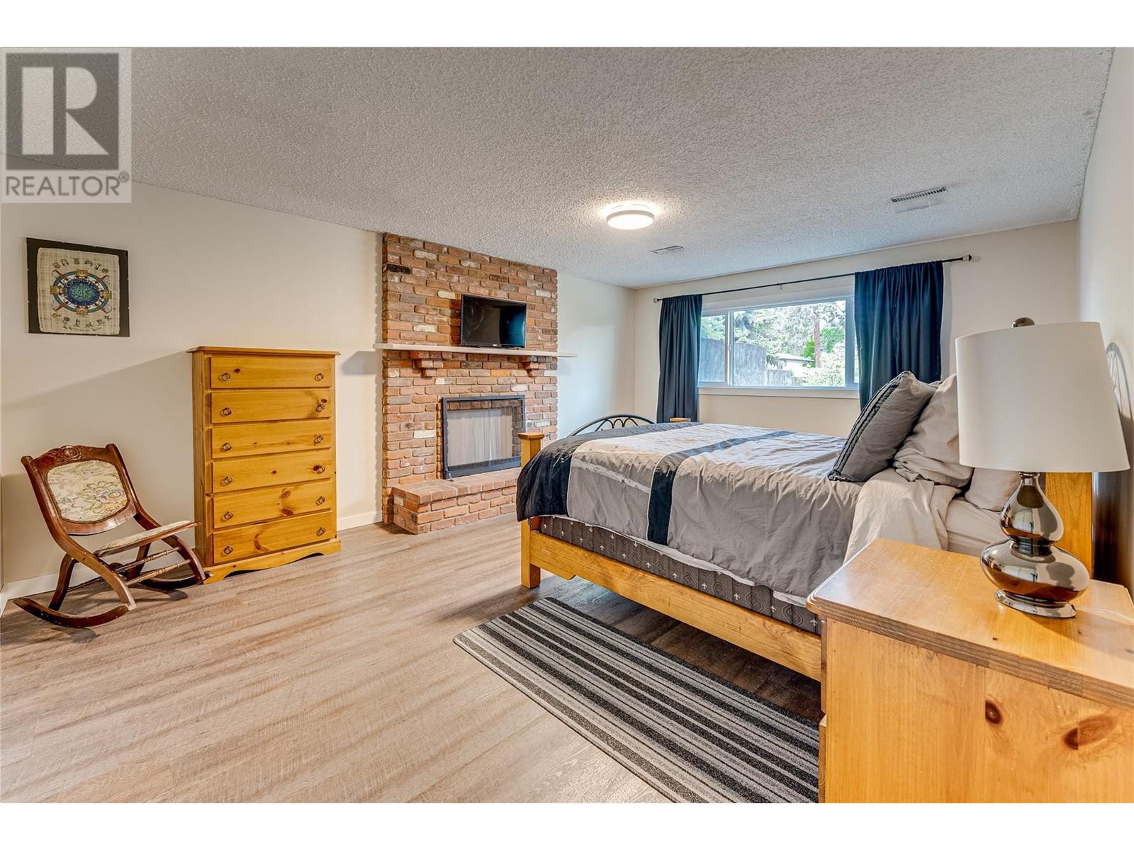 Property at 3911 15 Street image 4