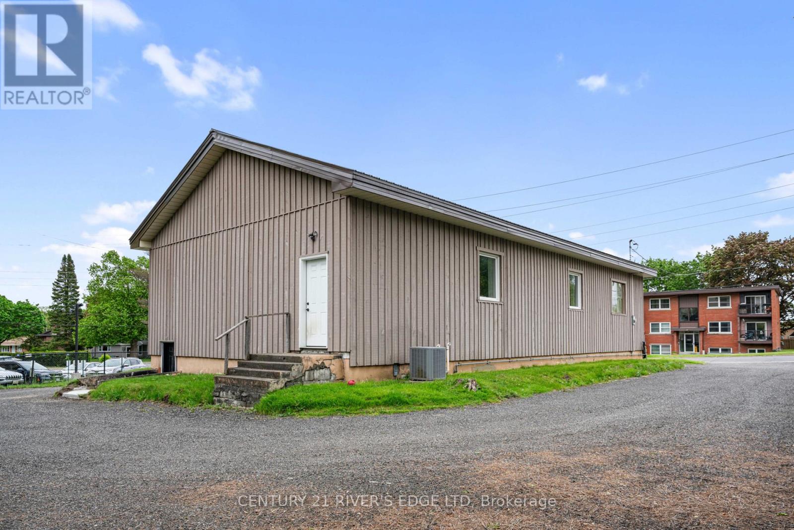 4 Schofield Avenue, Brockville, Ontario  K6V 4M4 - Photo 36 - X12166549