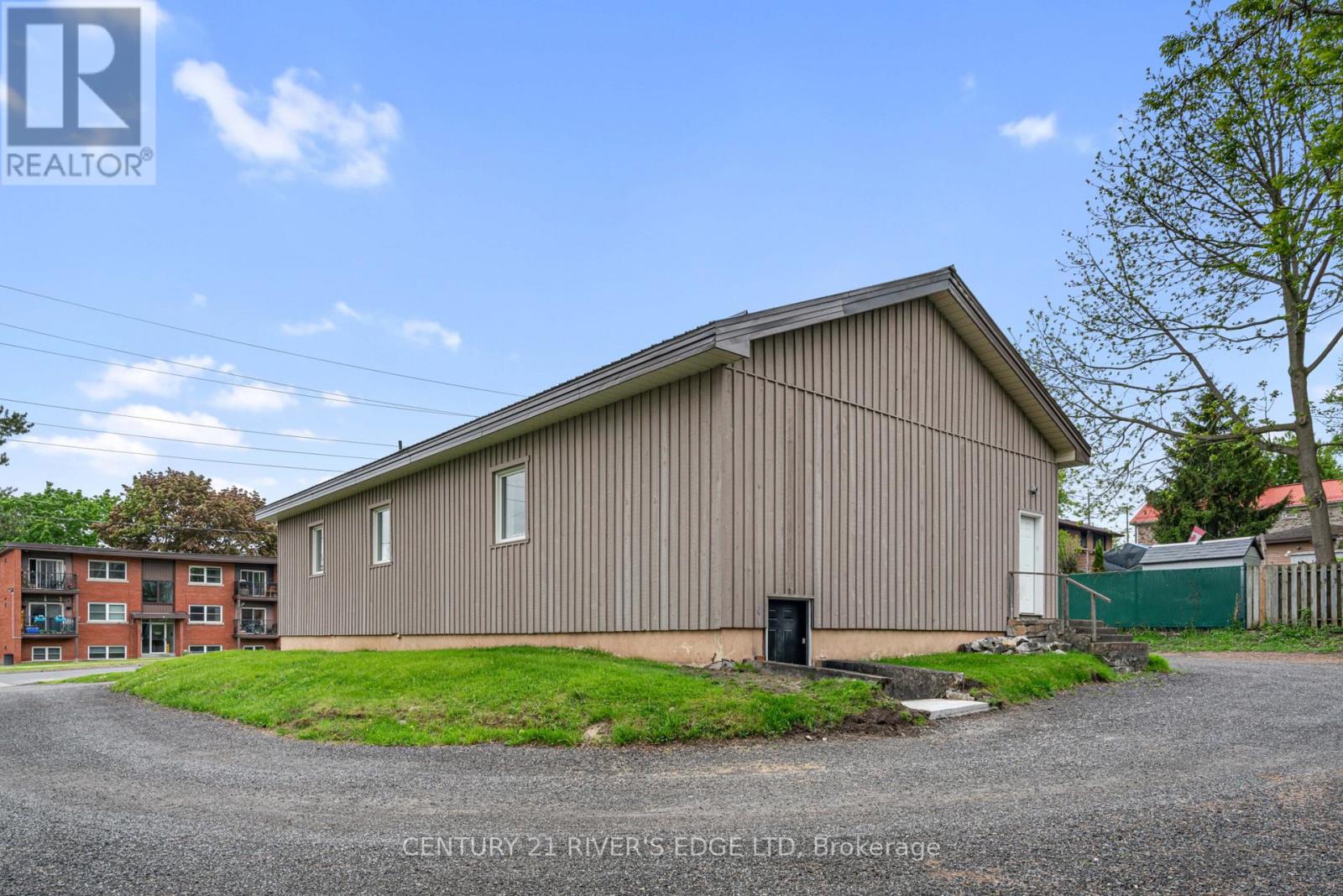 4 Schofield Avenue, Brockville, Ontario  K6V 4M4 - Photo 38 - X12166549