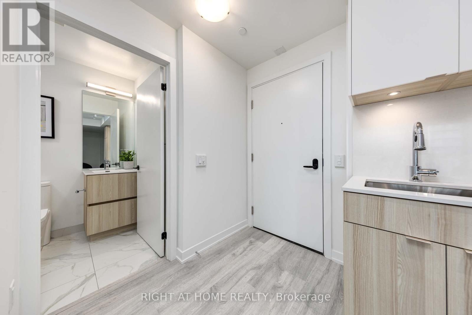 431 - 215 Lakeshore Road W, Mississauga, Ontario  L5H 0A7 - Photo 6 - W11961745