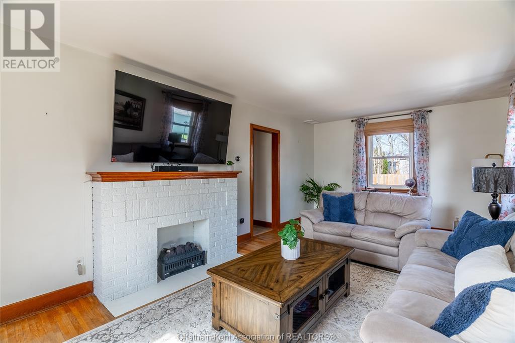 Property at 107 Wilson AVENUE image 5