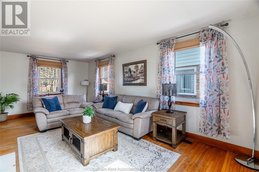 Property at 107 Wilson AVENUE image 4