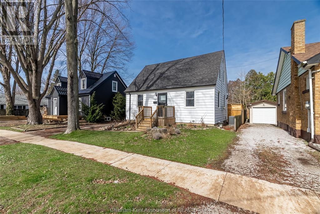 Property at 107 Wilson AVENUE image 3