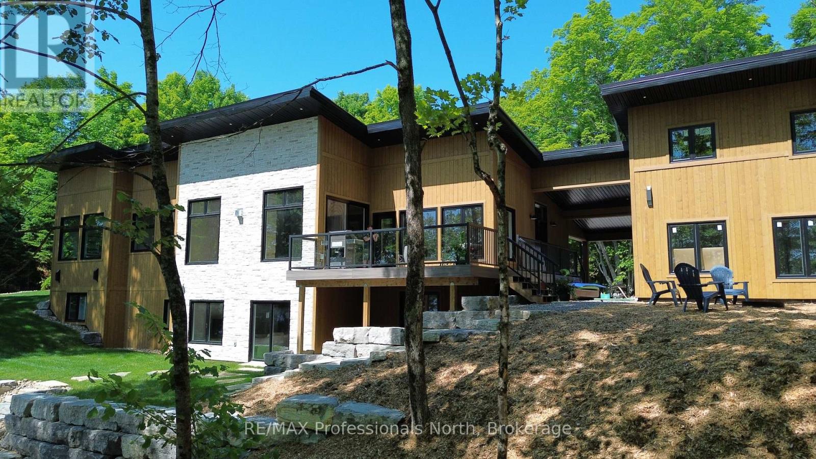 1041 Minaki Lane, Minden Hills (Minden), Ontario  K0M 2K0 - Photo 2 - X12168862
