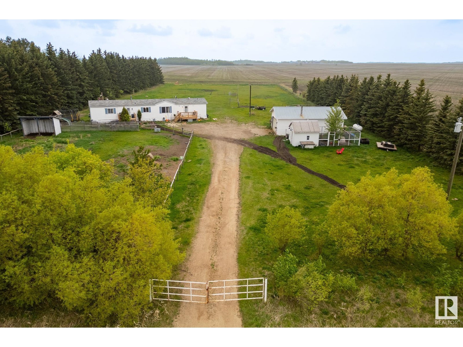 55524 Rge Road 261, Rural Sturgeon County, Alberta  T8R 1P4 - Photo 2 - E4437969