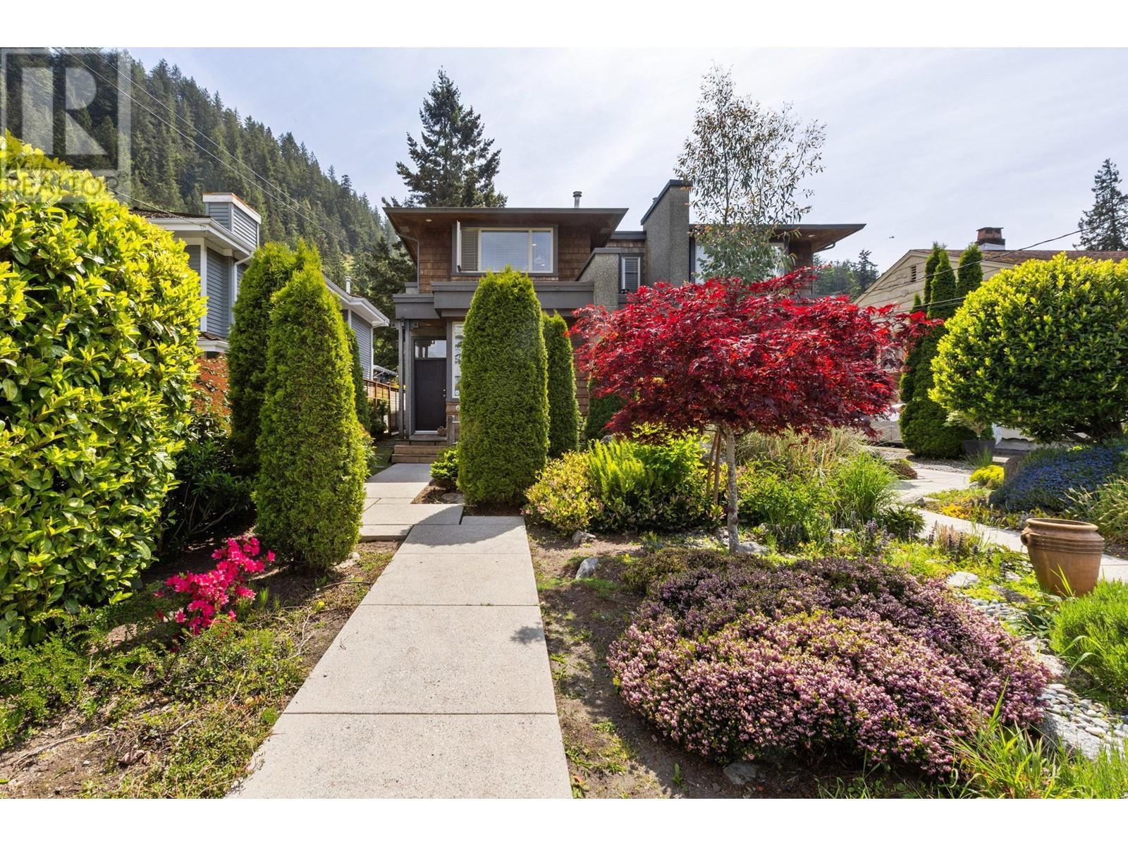 6364 DOUGLAS STREET, West Vancouver, British Columbia