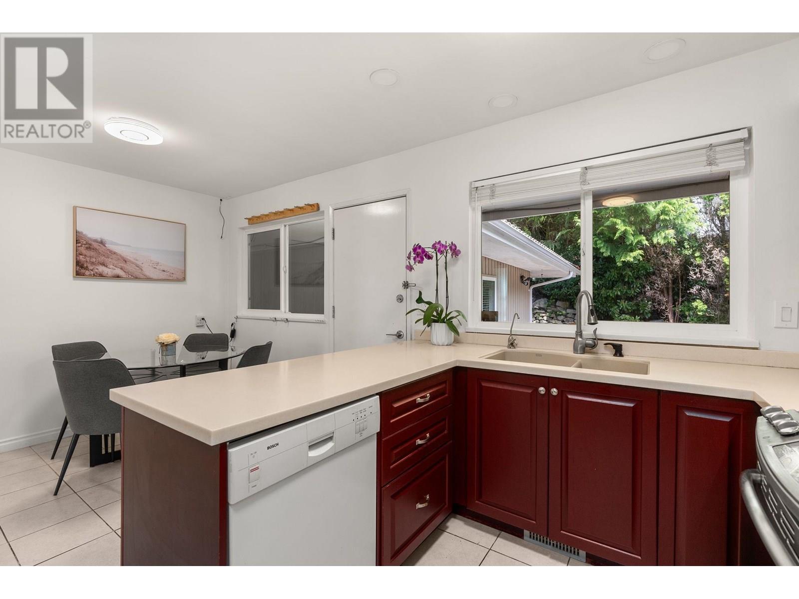 4780 Estevan Place, West Vancouver, British Columbia  V7W 1G9 - Photo 10 - R3005425