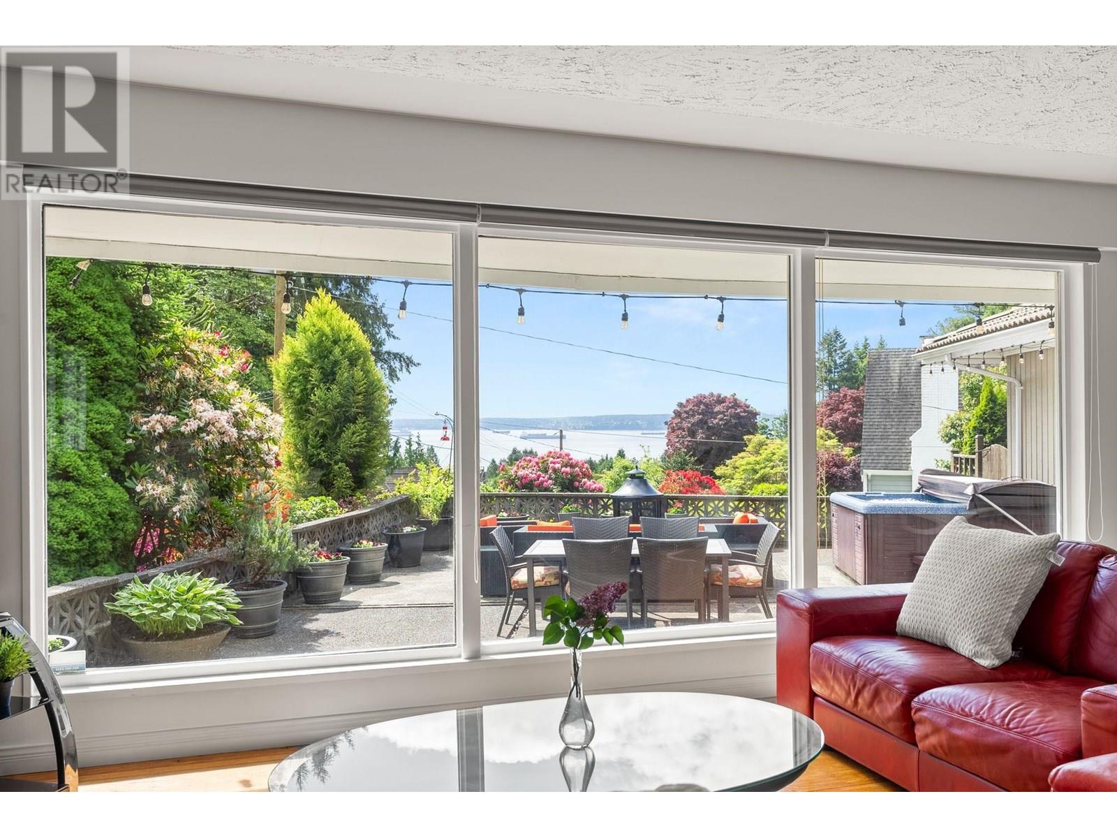 4780 Estevan Place, West Vancouver, British Columbia  V7W 1G9 - Photo 4 - R3005425