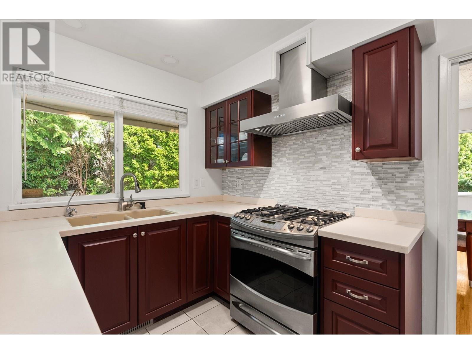 4780 Estevan Place, West Vancouver, British Columbia  V7W 1G9 - Photo 8 - R3005425