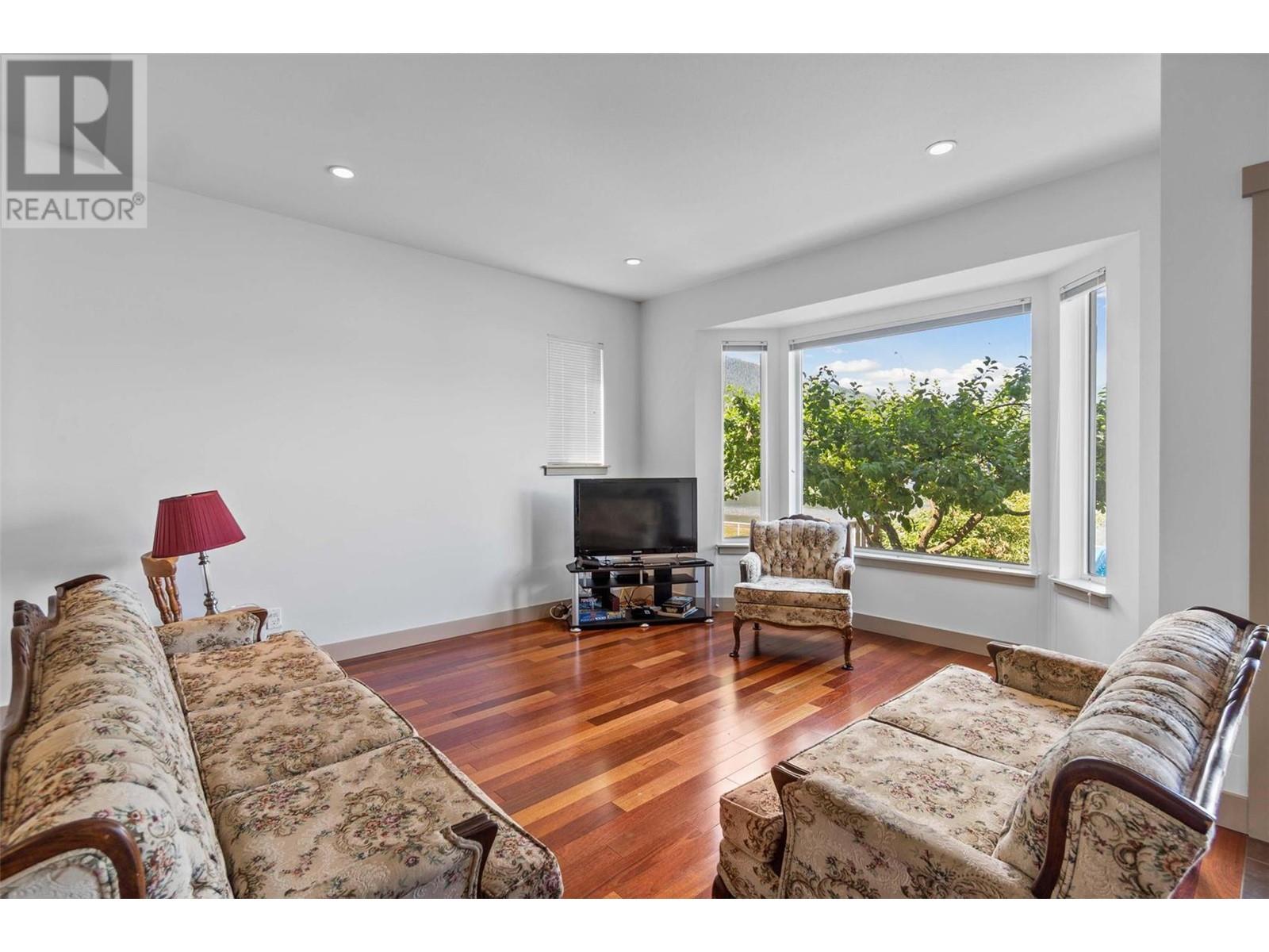 4751 75 Avenue NE, Salmon Arm, BC V0E1K0