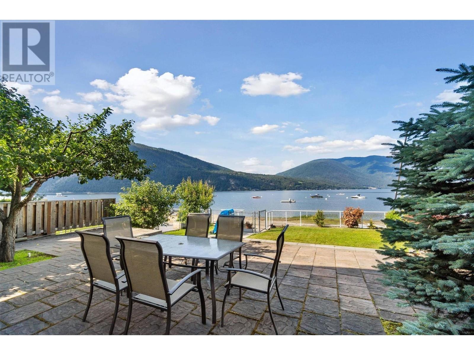 4751 75 Avenue NE, Salmon Arm, British Columbia