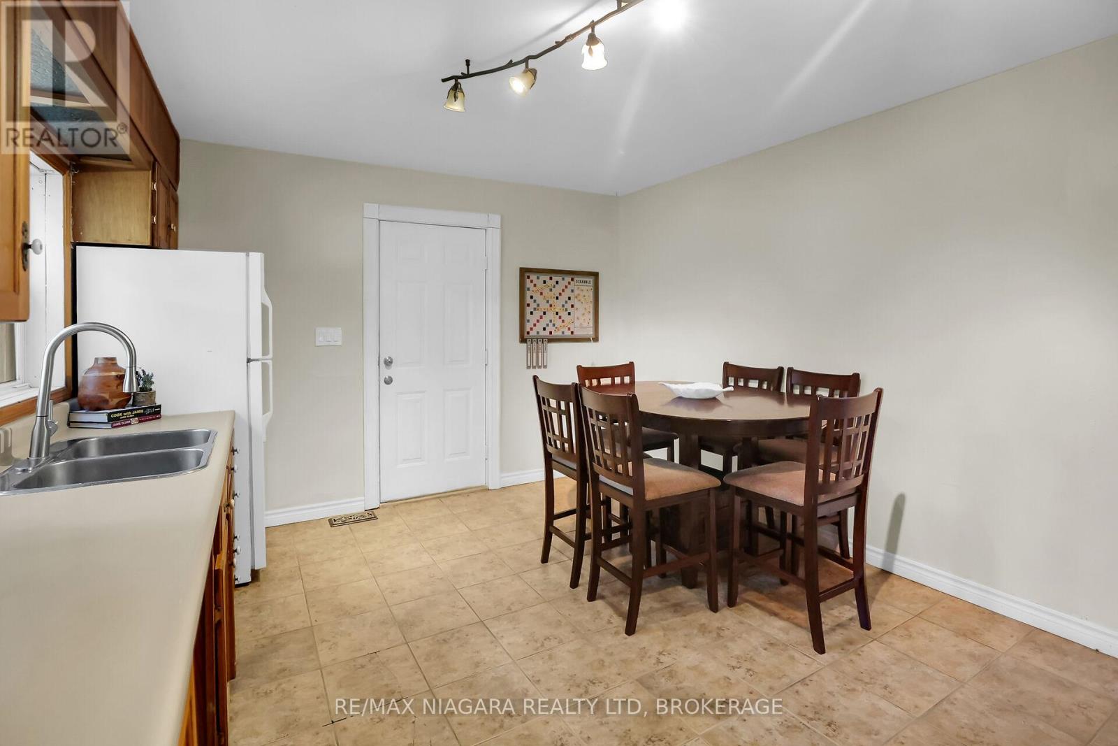232 Merritt Street, St. Catharines, Ontario  L2T 1J8 - Photo 12 - X12169017