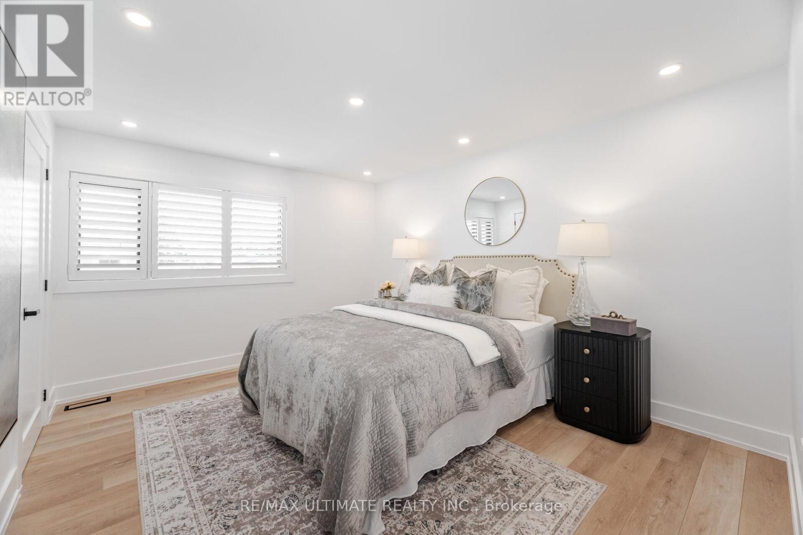1059 Flagship Drive, Mississauga, Ontario  L4Y 2J9 - Photo 9 - W12096525