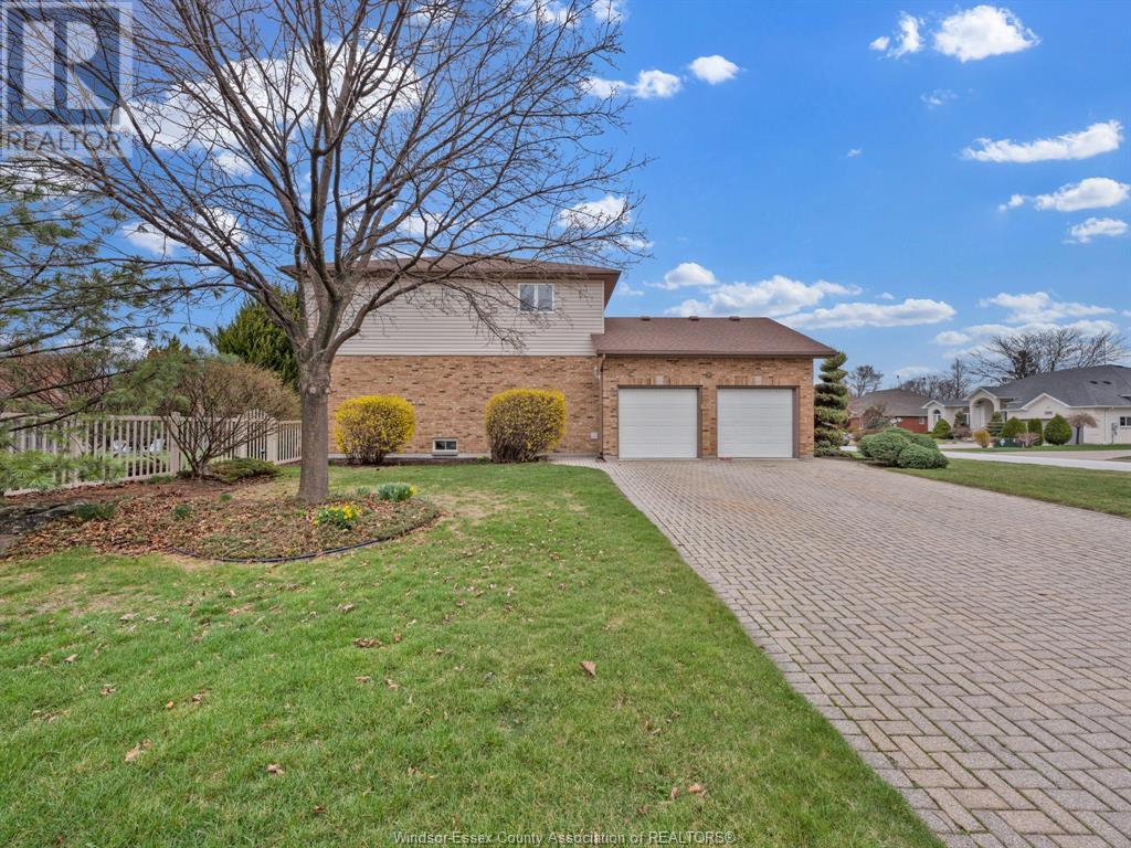 Property at 137 SEYMOUR CRESCENT image 3