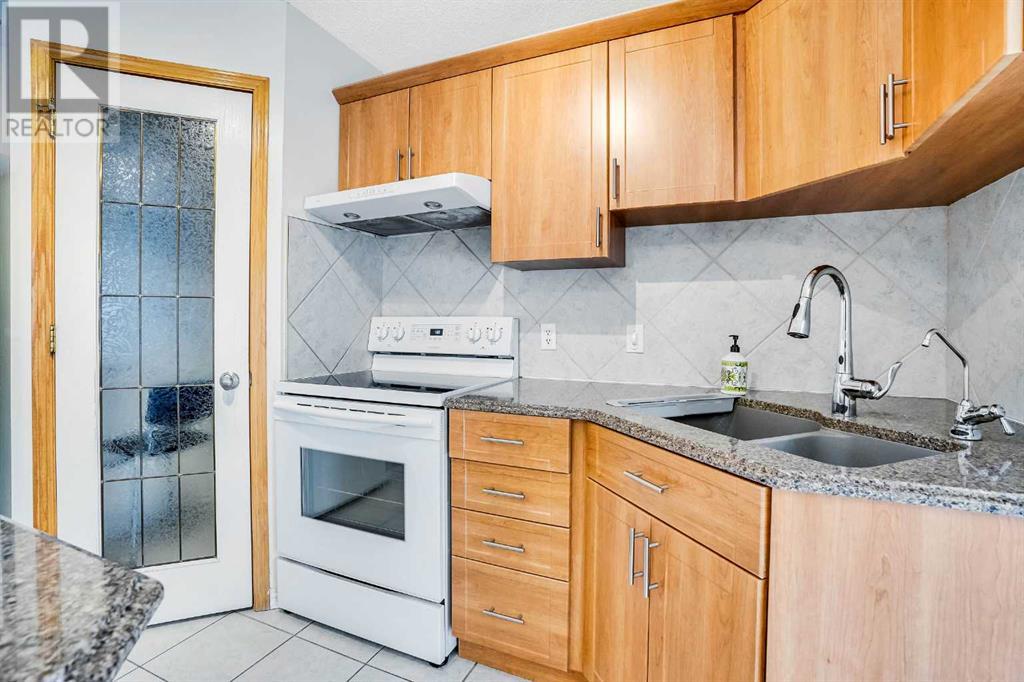 4 Westpoint Gardens Sw, Calgary, Alberta  T3H 4M7 - Photo 7 - A2202179