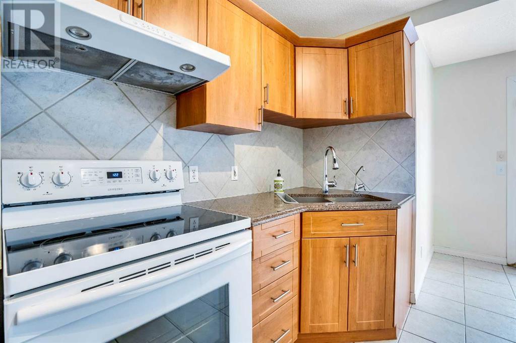 4 Westpoint Gardens Sw, Calgary, Alberta  T3H 4M7 - Photo 17 - A2202179
