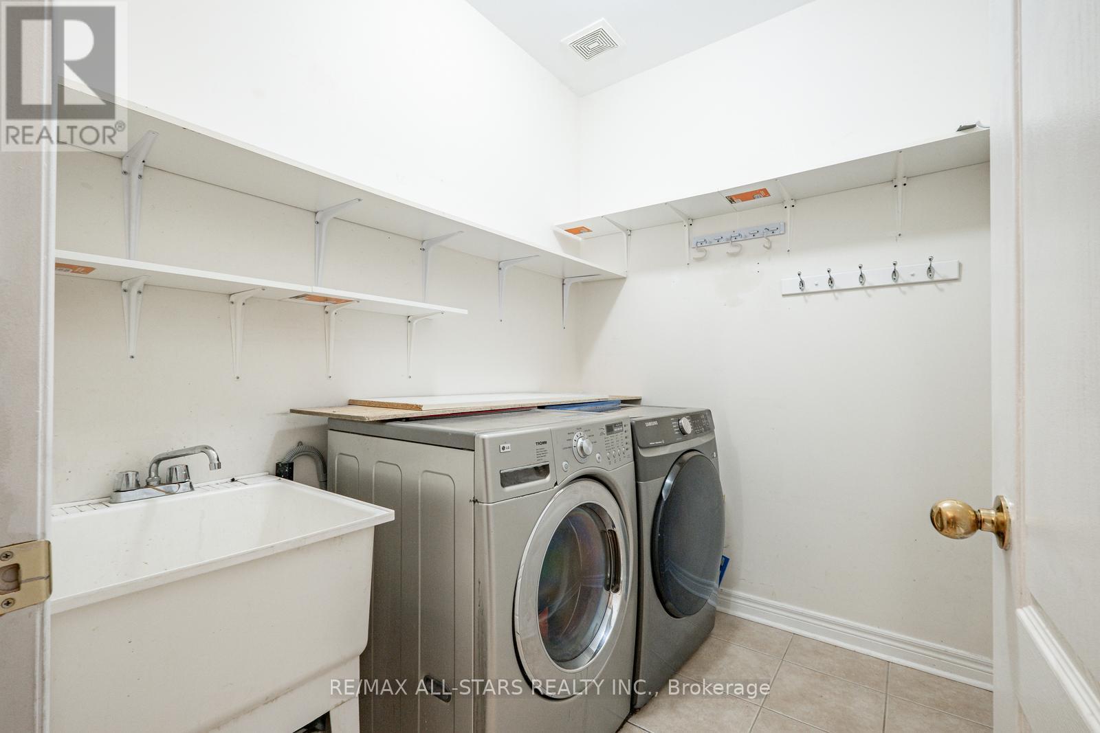 43 Horsedreamer Lane, Whitchurch-Stouffville, Ontario  L4A 0G6 - Photo 40 - N12152507