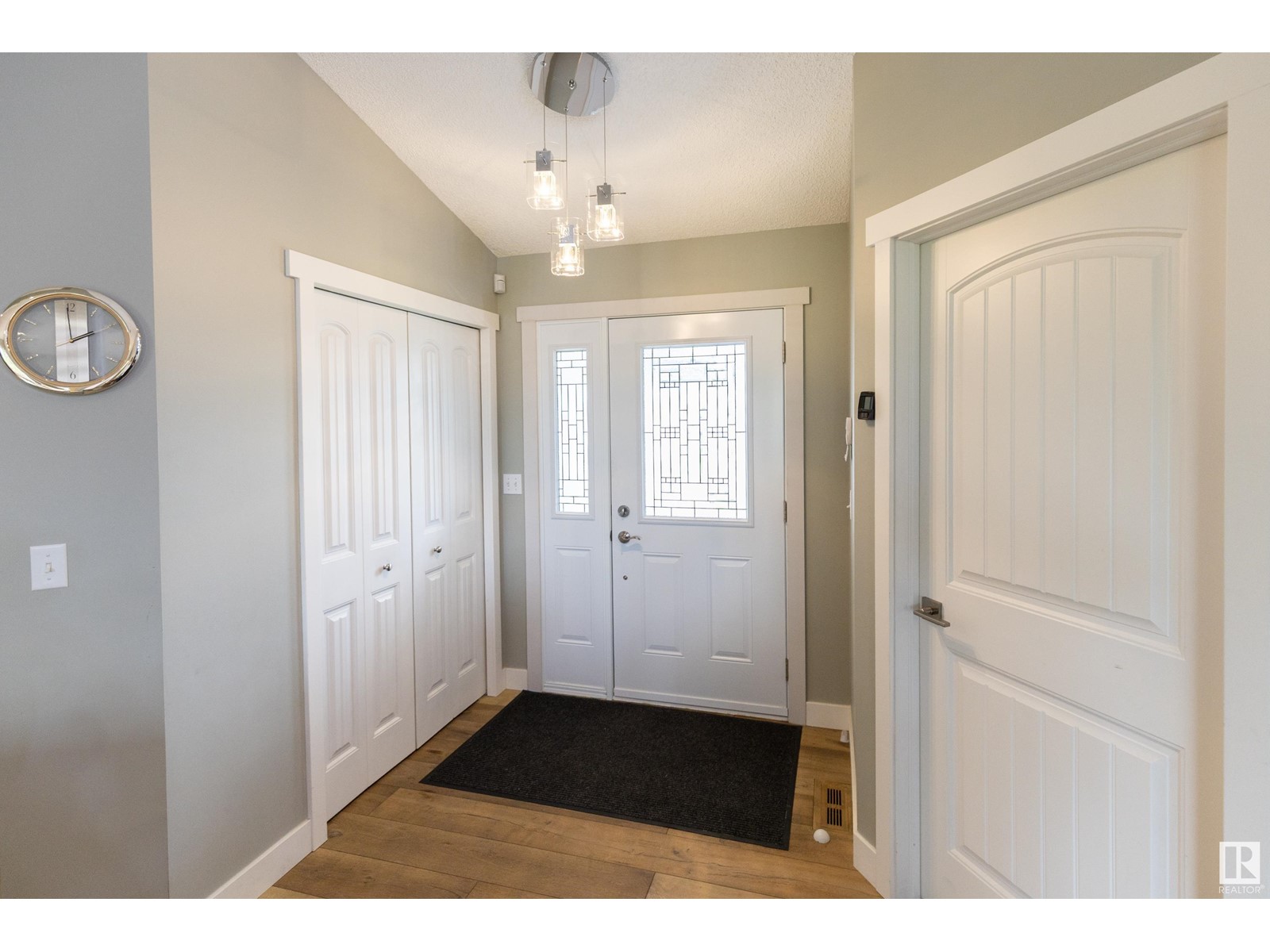 Property at 8 Coloniale CO image 4