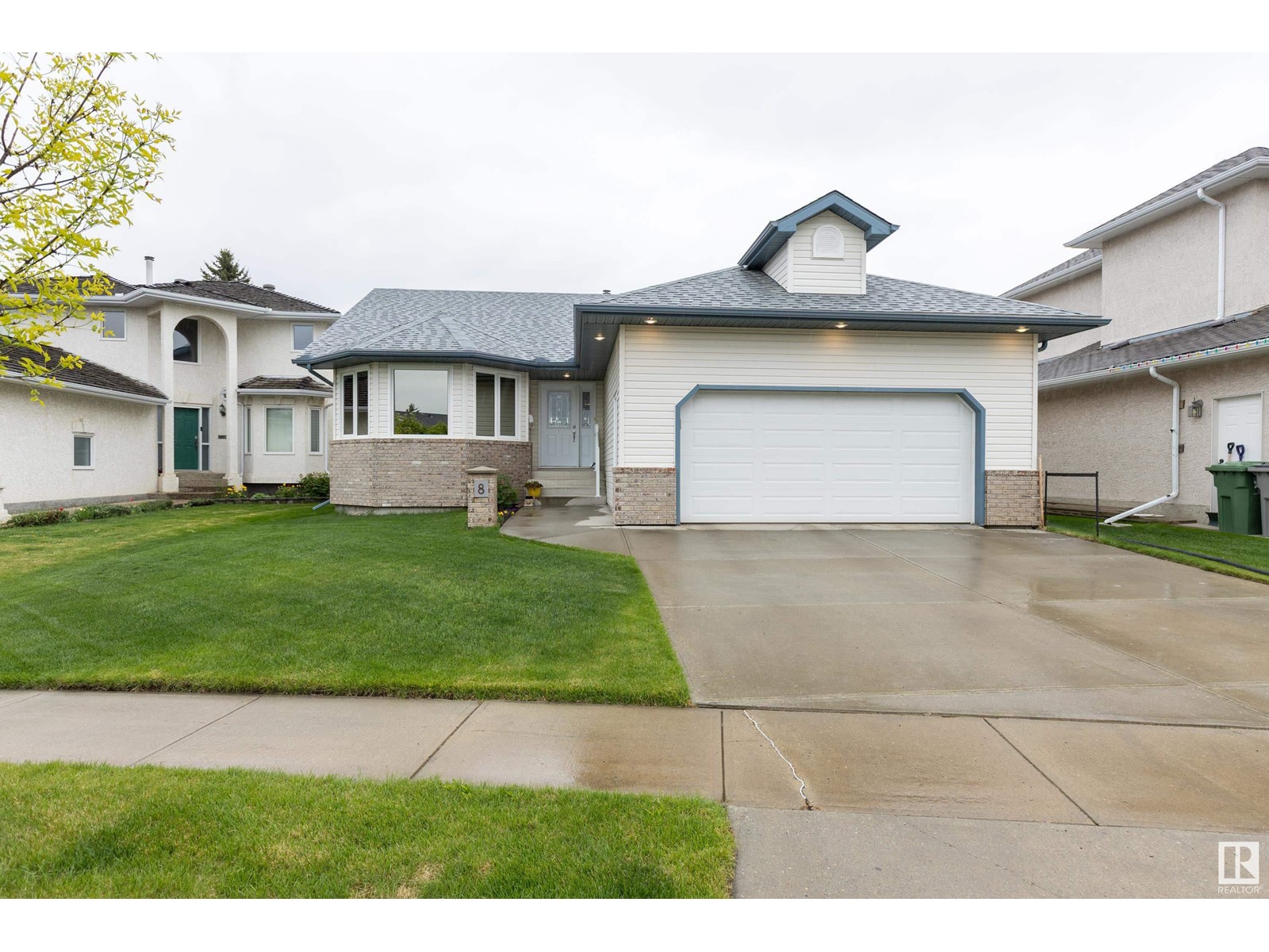 Property at 8 Coloniale CO image 1