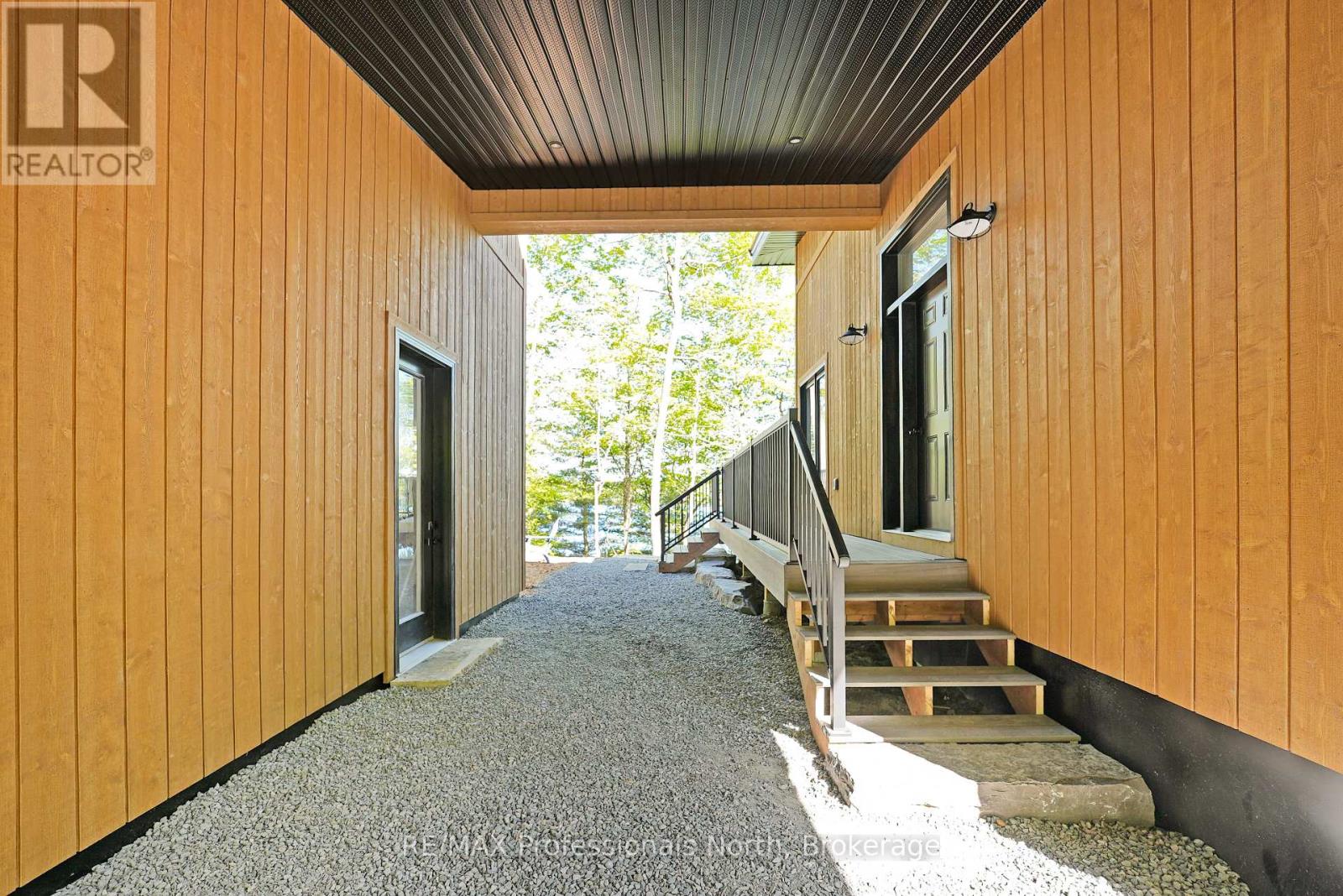 1041 Minaki Lane, Minden Hills, Ontario  K0M 2K0 - Photo 4 - X12168862