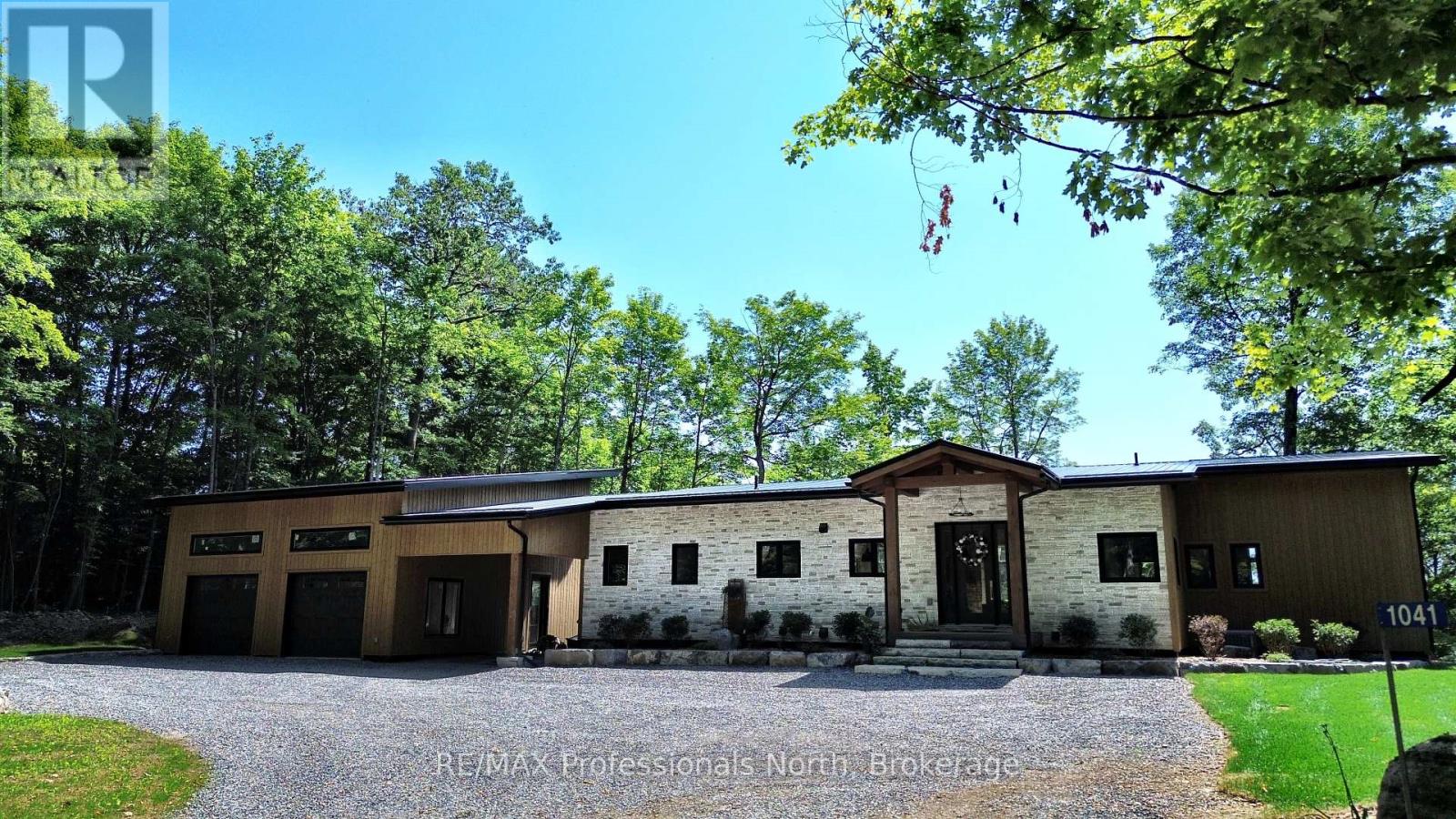 1041 Minaki Lane, Minden Hills (Minden), Ontario  K0M 2K0 - Photo 5 - X12168862