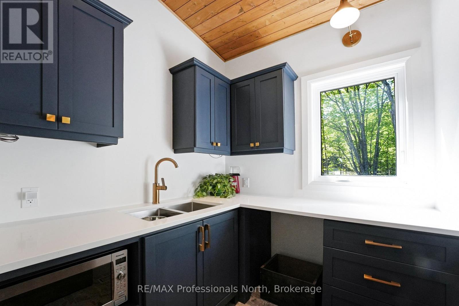 1041 Minaki Lane, Minden Hills (Minden), Ontario  K0M 2K0 - Photo 30 - X12168862