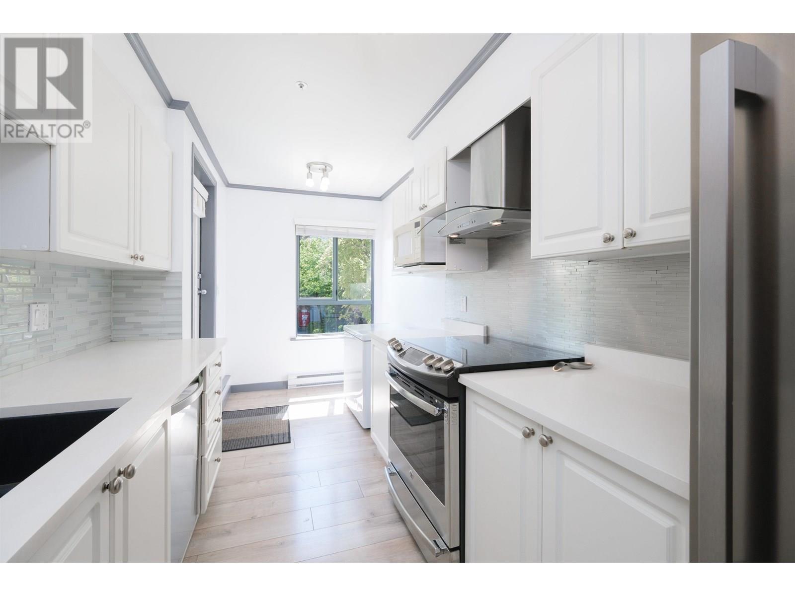 209 223 Mountain Highway, North Vancouver, British Columbia  V7J 3V3 - Photo 5 - R3006220