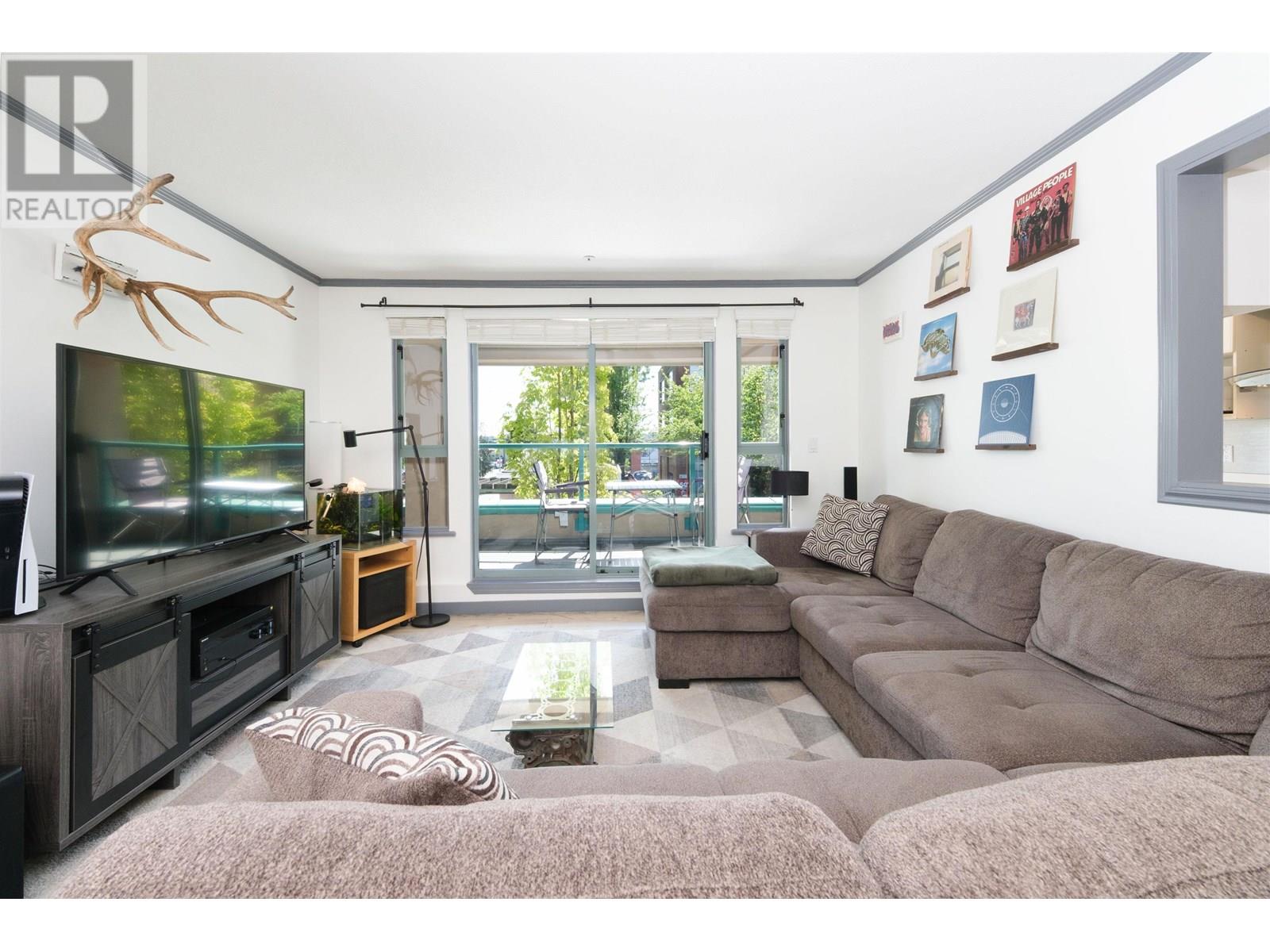 209 223 Mountain Highway, North Vancouver, British Columbia  V7J 3V3 - Photo 2 - R3006220