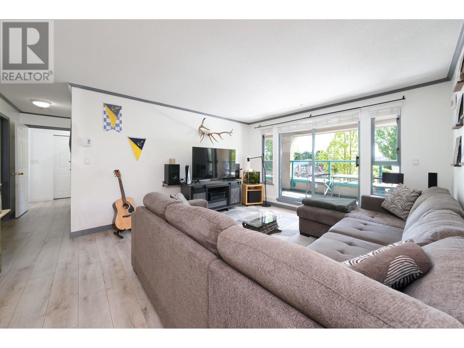 209 223 Mountain Highway, North Vancouver, British Columbia  V7J 3V3 - Photo 4 - R3006220