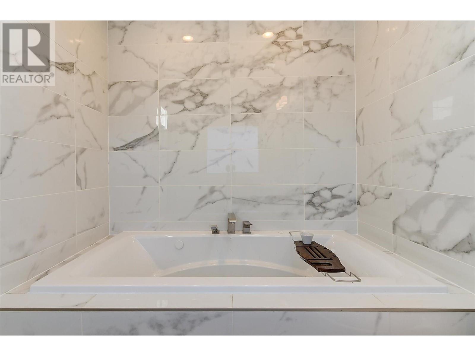 418 West Avenue Kelowna Photo 38