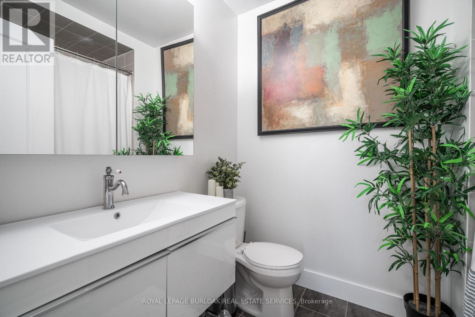 303 - 263 Georgian Drive, Oakville, Ontario  L6H 0L2 - Photo 19 - W12118067