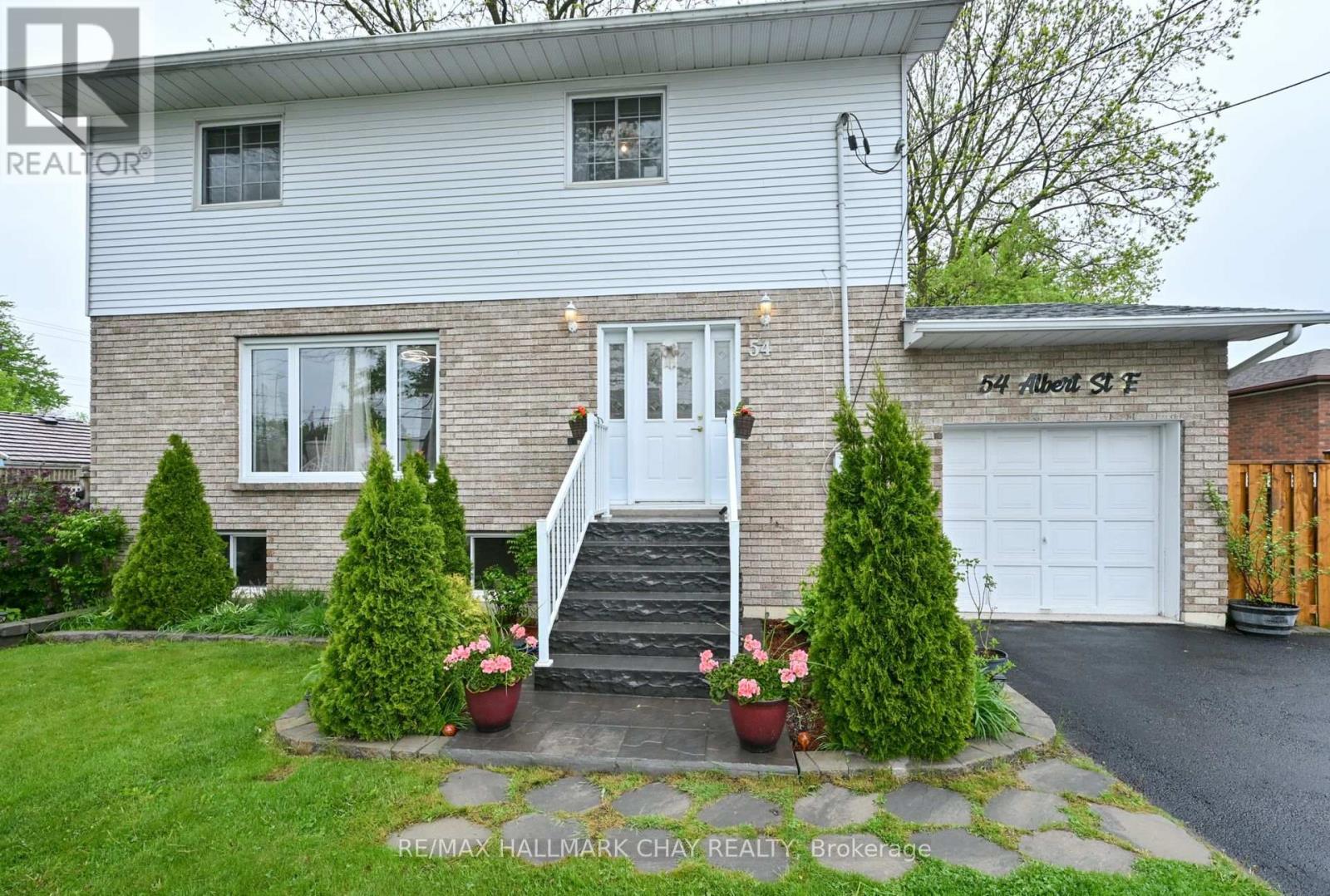 Property at 54 ALBERT STREET E image