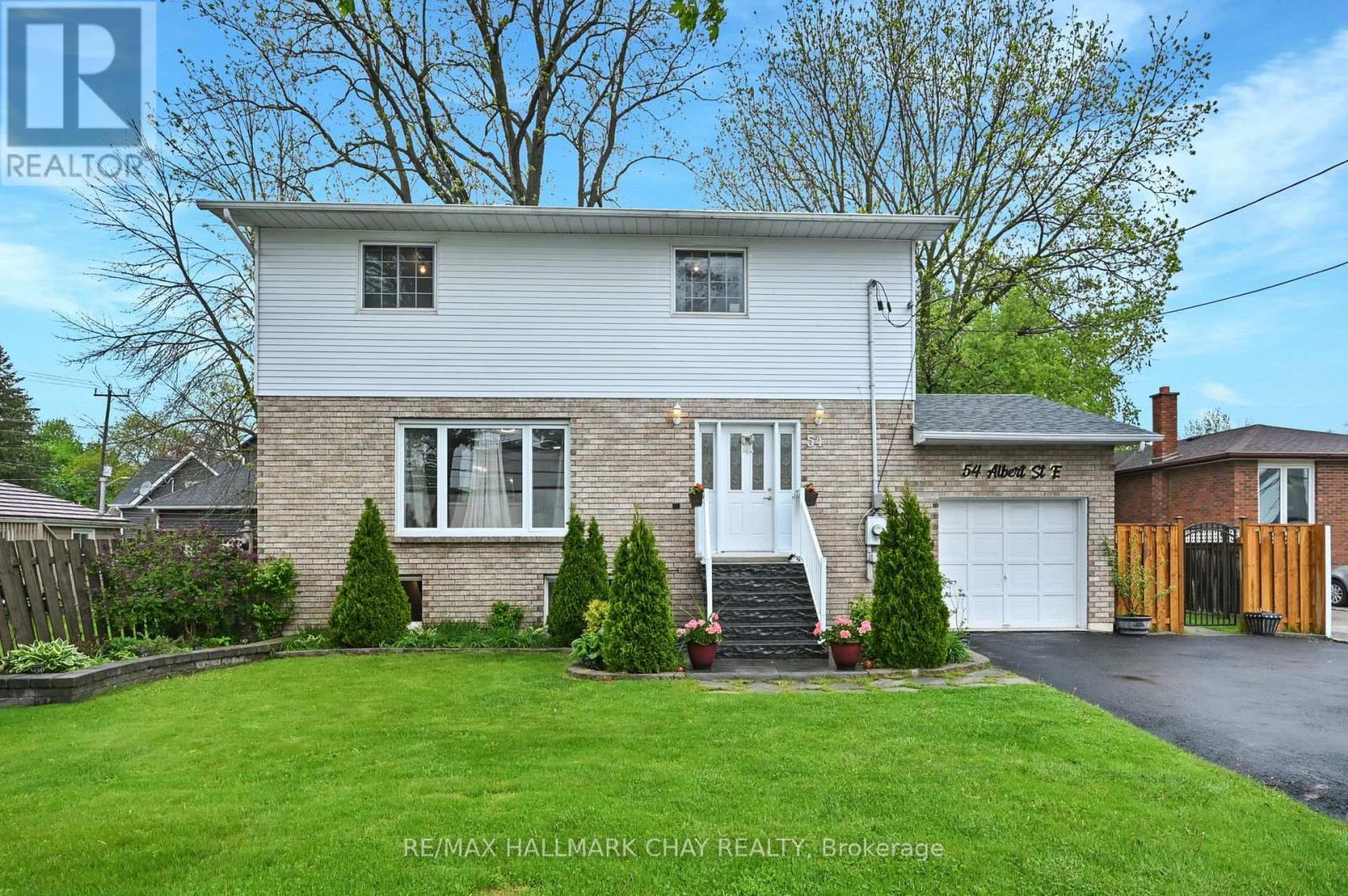Property at 54 ALBERT STREET E image